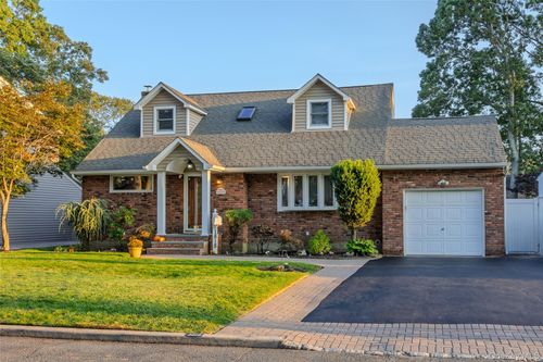 1818 Gormley Ave, Merrick, NY, 11566-3009 | Card Image