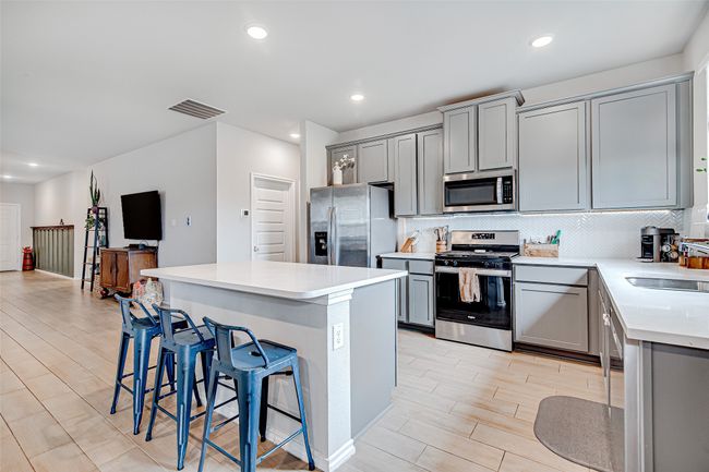 645 Godley Rnch, House other with 4 bedrooms, 2 bathrooms and null parking in Godley TX | Image 8