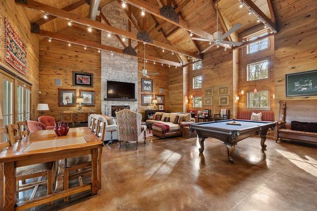 1585 Round Top Rd, Home with 6 bedrooms, 7 bathrooms and null parking in Round Top TX | Image 6
