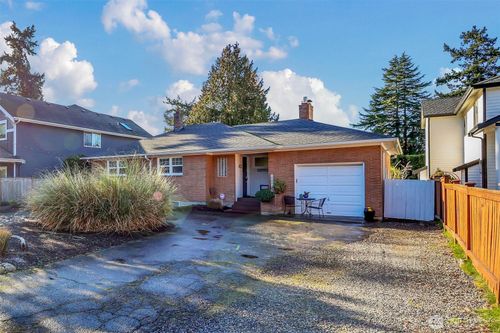 19041 21st Ave Nw, Shoreline, WA, 98177-2823 | Card Image