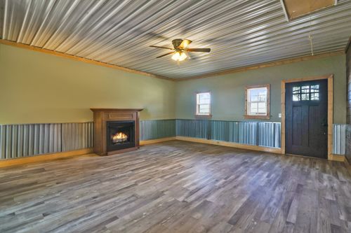 9 Templeton St, Spencer, TN, 38585-3213 | Card Image