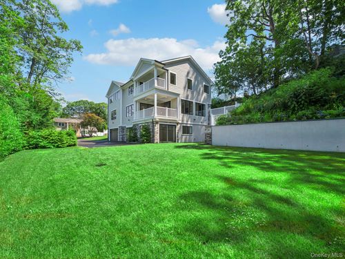 2 Arthur Pl, Woodbury, NY, 11797-1302 | Card Image