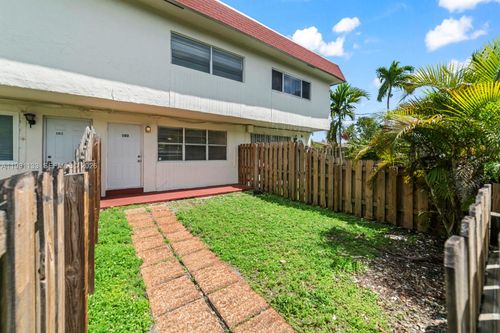 apt-103-1560 Ne 151st St, North Miami Beach, FL, 33162-5957 | Card Image