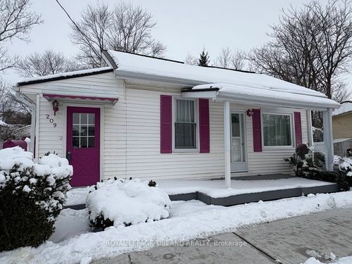 {{alt}} | Card Image