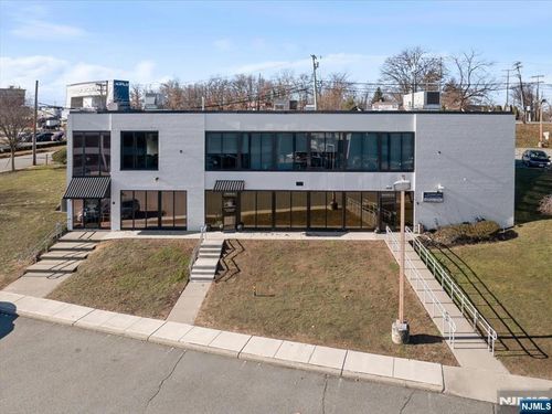 2 Forest Ave, Paramus, NJ, 07652-5214 | Card Image