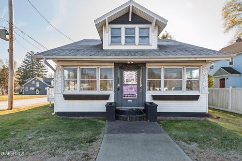 18 Fuller Rd, Colonie, NY, 12205-5121 | Card Image