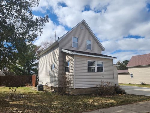 627 Gilman St, Stanley, WI, 54768-1154 | Card Image