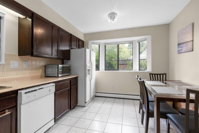 4717 Village Drive, Townhouse with 3 bedrooms, 2 bathrooms and 1 parking in Burnaby BC | Image 9