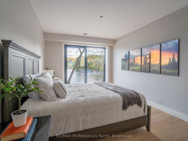 203 - 32 Brunel Rd, Condo with 1 bedrooms, 2 bathrooms and 1 parking in Huntsville ON | Image 4