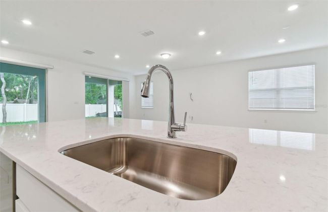 Large Single-Bowl Sink | Image 8