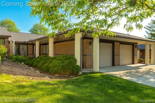 969 Wexford Way, Rochester Hills, MI, 48307-2977 | Card Image
