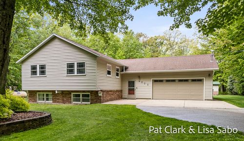 9133 Lamos Rd, Montague, MI, 49437-9395 | Card Image