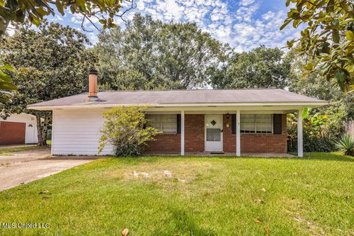 101 North St, Ocean Springs, MS, 39564-5629 | Card Image