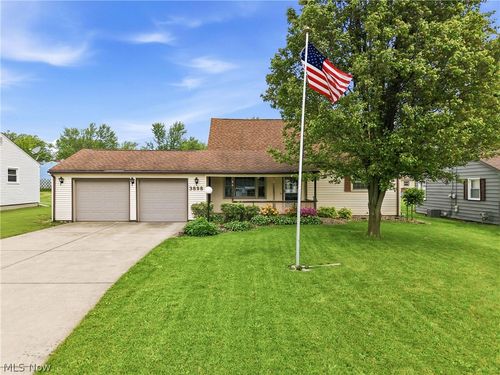 3898 New Rd, Austintown, OH, 44515-4624 | Card Image