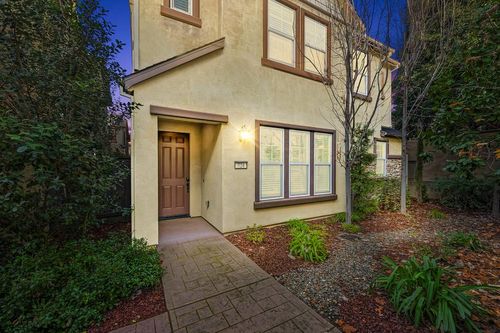 724 Montblanc Pl, Roseville, CA, 95747-6621 | Card Image