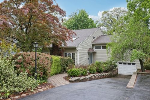 151 Busteed Dr, Midland Park, NJ, 07432-1905 | Card Image
