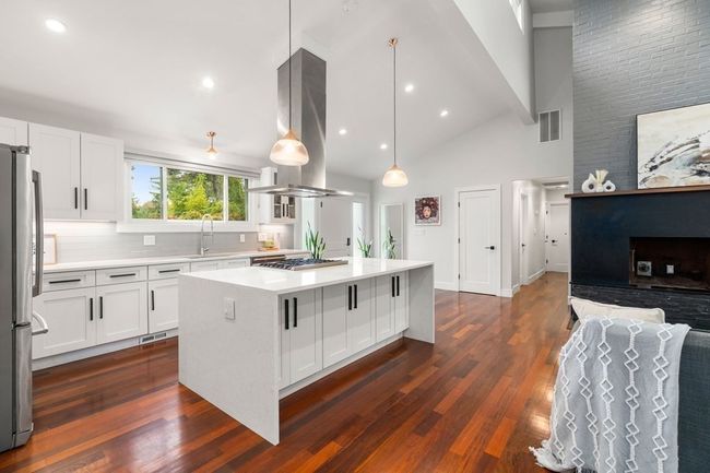 1106 Edgell Rd, House other with 4 bedrooms, 4 bathrooms and 2 parking in Framingham MA | Image 4
