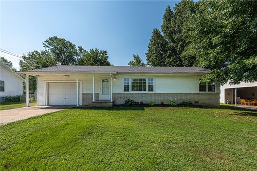 1 W Montgomery St, Fayetteville, AR, 72701-7927 | Card Image