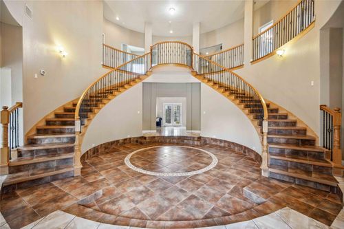 5027 Creekmont Dr, Houston, TX, 77091-5141 | Card Image