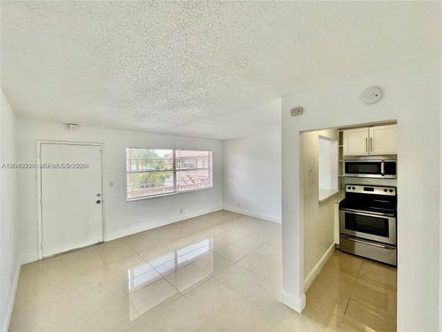 207-241 Se 9th Ave, Pompano Beach, FL, 33060-7336 | Card Image