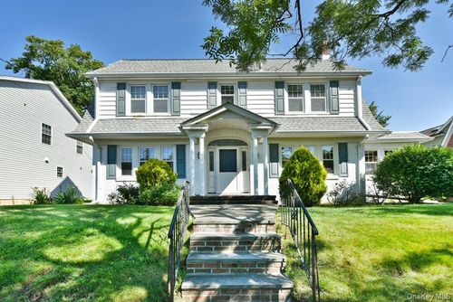 182 Ferncroft Rd, Mineola, NY, 11501-1805 | Card Image