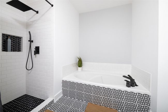 Features garden tub and tiled shower | Image 32