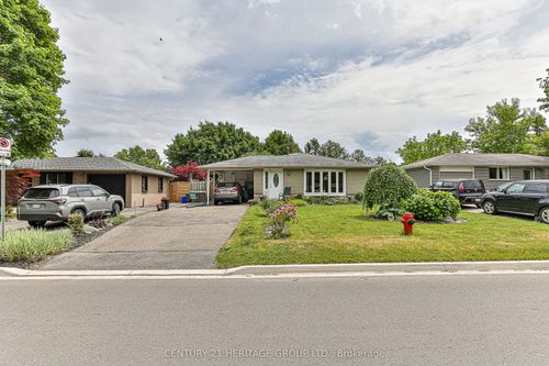 67 Devins Dr, Aurora, ON, L4G2Z5 | Card Image