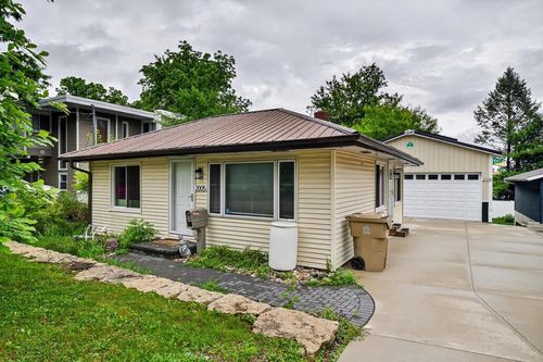 2005 Reetz Rd, Madison, WI, 53711-4716 | Card Image