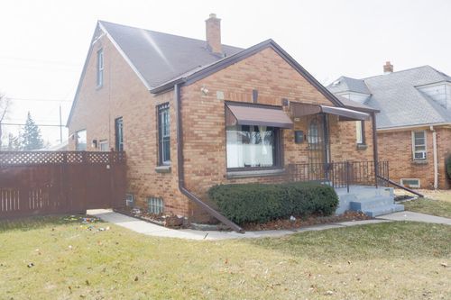 2415 W Morgan Ave, Milwaukee, WI, 53221-1438 | Card Image