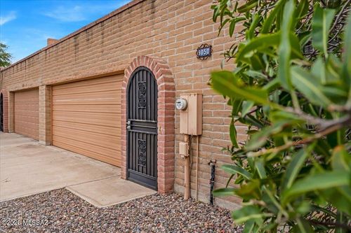 9050 E Calle Maria, Tucson, AZ, 85710-7338 | Card Image