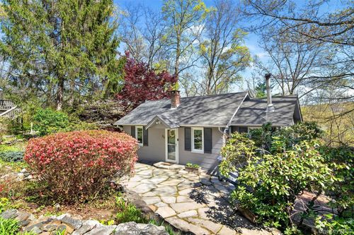 84 Blueberry Hl, Greenwood Lake, NY, 10925-4110 | Card Image