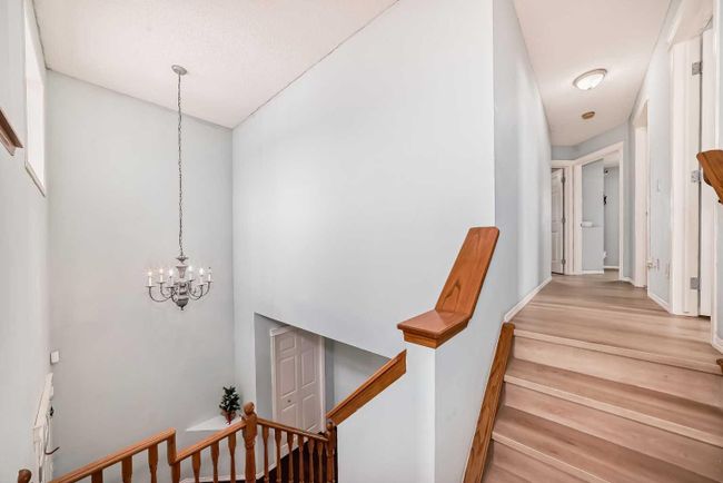 126 Panamount Crescent Nw, Home with 4 bedrooms, 3 bathrooms and 4 parking in Calgary AB | Image 6