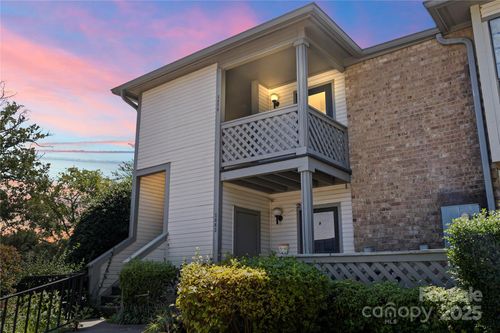5870 Harris Grove Ln, Charlotte, NC, 28212-8332 | Card Image