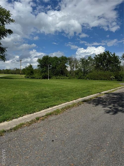 111 Willow Dr, Freeburg, IL, 62243-1921 | Card Image