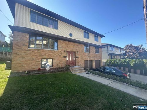 27 Whitaker Ave, Woodland Park, NJ, 07424-3036 | Card Image