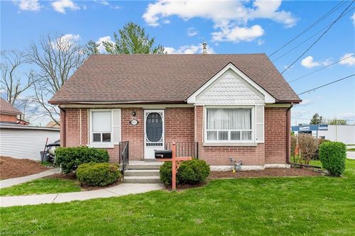 497 Victoria St S, Kitchener, ON, N2M3A6 | Card Image