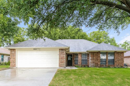 3652 Village Green Dr, Grand Prairie, TX, 75052-7042 | Card Image