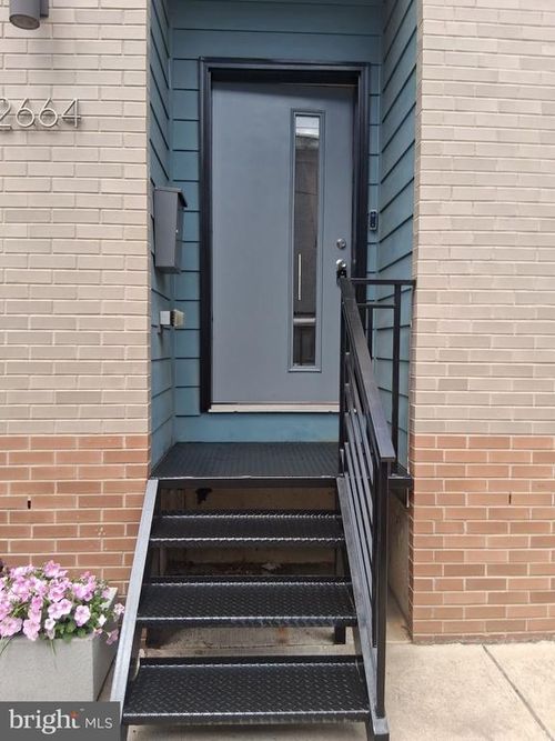 2664 Collins St, PHILADELPHIA, PA, 19125-1408 | Card Image