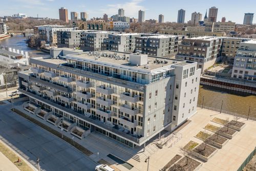 1902 N Commerce St, Milwaukee, WI, 53212-3489 | Card Image