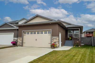 10410 134 Ave, House detached with 2 bedrooms, 2 bathrooms and 4 parking in Grande Prairie AB | Image 1