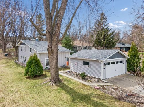 3733 Hickory Rd, Chanhassen, MN, 55331-7769 | Card Image