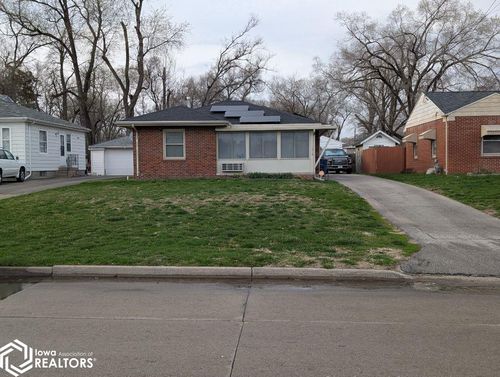 1318 E Douglas Ave, Des Moines, IA, 50316-1032 | Card Image