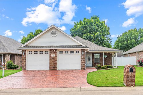 105 Sunglow Loop, Red Oak, TX, 75154-2494 | Card Image