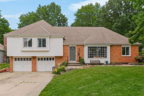 6305 N Bales Ave, Gladstone, MO, 64119-1919 | Card Image