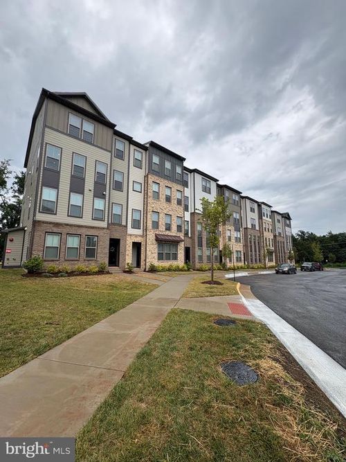 45948 Swallow Ter, STERLING, VA, 20165-5890 | Card Image