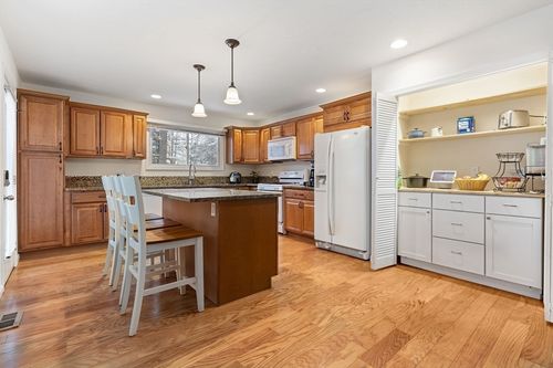 2-2 Arrowhead Cir, Ashland, MA, 01721-3904 | Card Image
