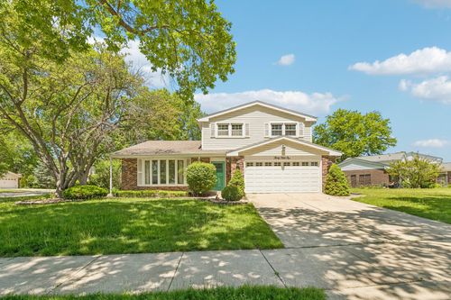 3051 N Huntington Dr, Arlington Heights, IL, 60004-1638 | Card Image