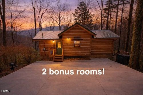 1016 Rast Ct, Gatlinburg, TN, 37738-6304 | Card Image