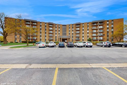 apt-405-900 W Sunset Dr, Glenwood, IL, 60425-1155 | Card Image