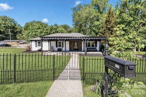 222 Cliffside Dr, Kannapolis, NC, 28081-7106 | Card Image